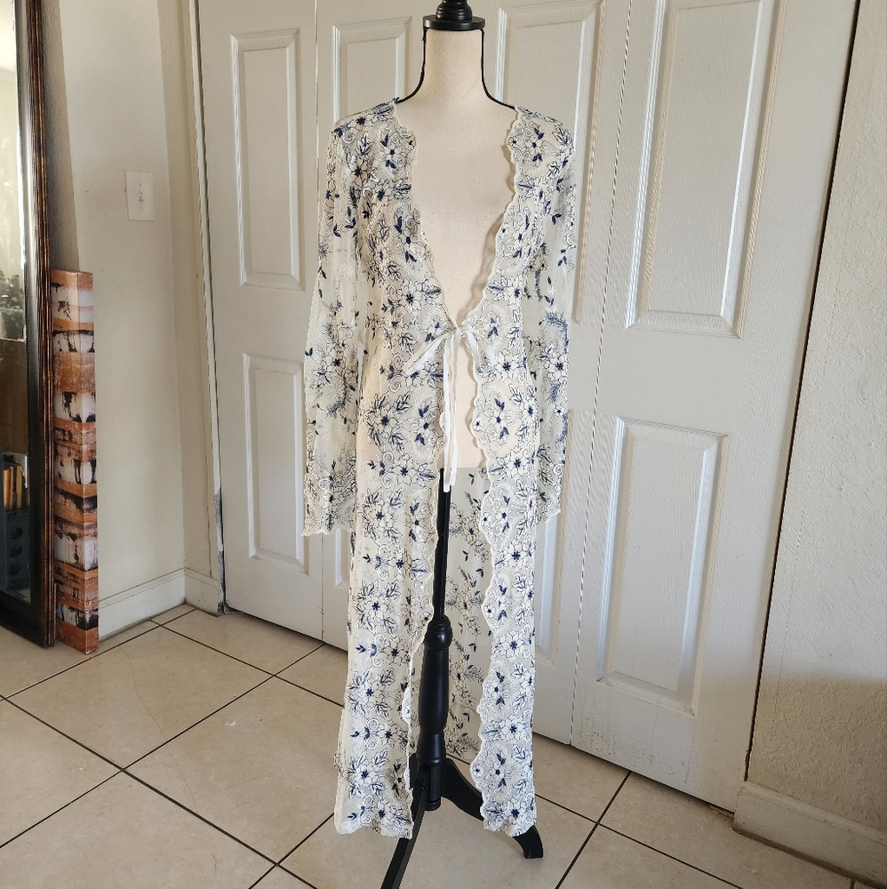Vintage Style Embroidered Robe - Picture 6 of 11